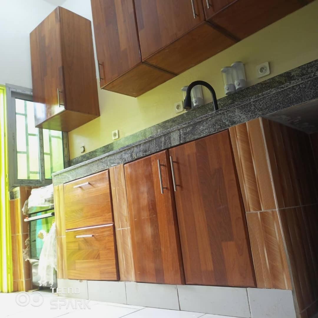 AFRIEUROTEXT Kamerun-High Standing-Appartements-Wifi-Security-Restaurant-modern Kitchen