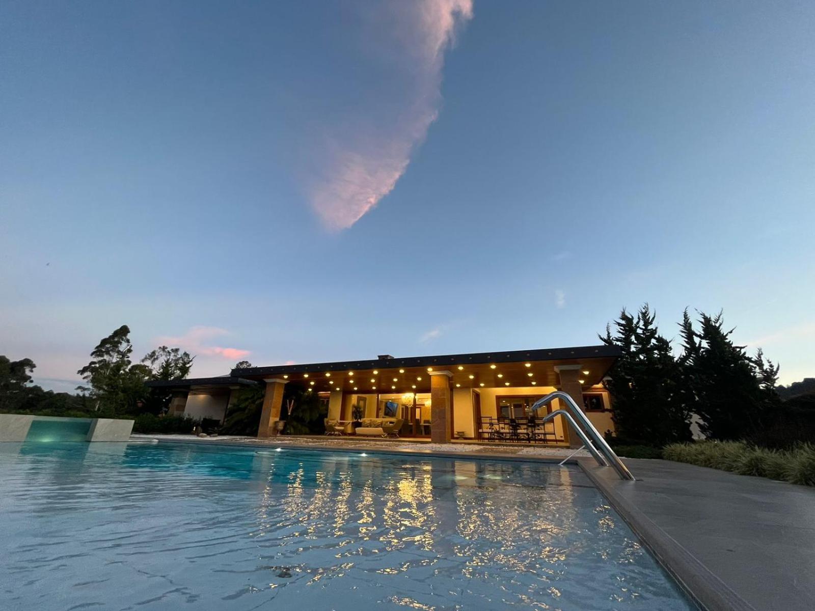 Crypto Hotel Boutique La Reina - Armored Mansion