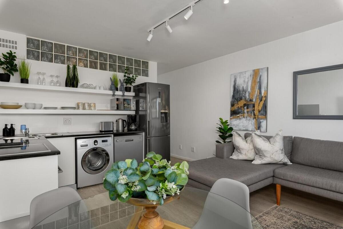 Mouille Point Seaview Apartment