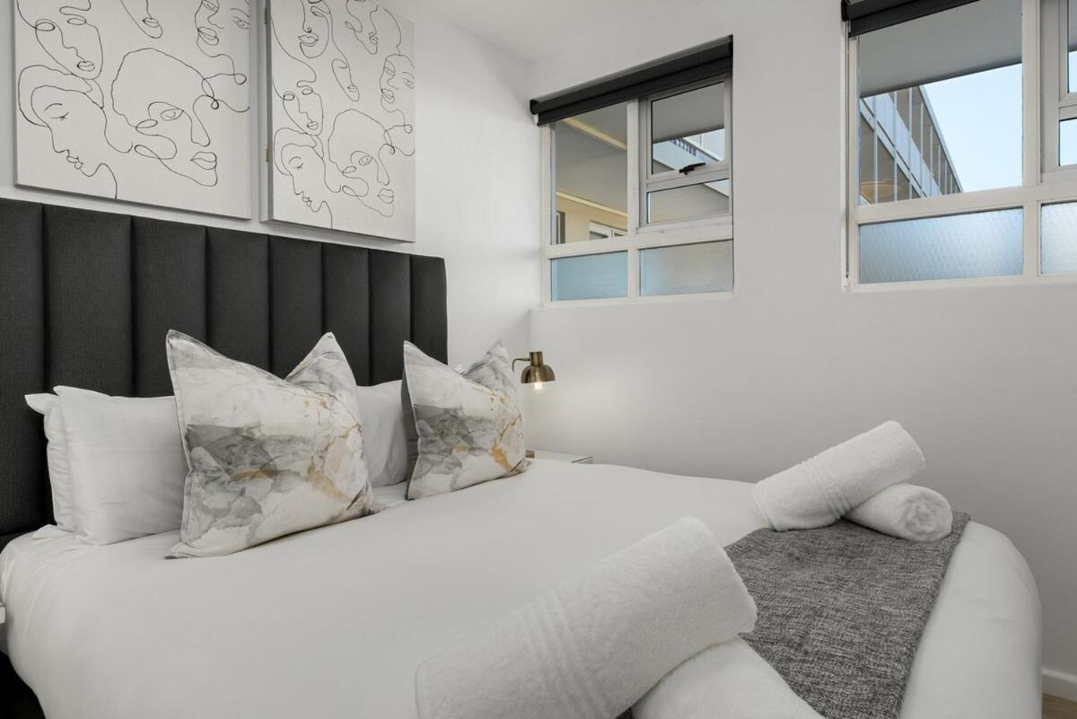 Mouille Point Seaview Apartment