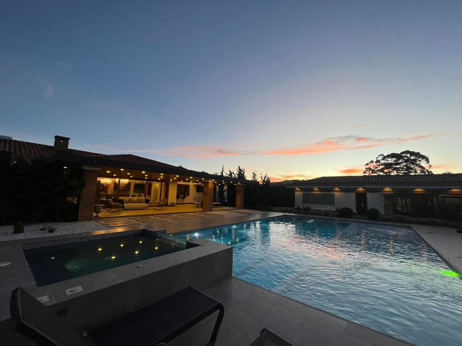Crypto Hotel Boutique La Reina - Armored Mansion