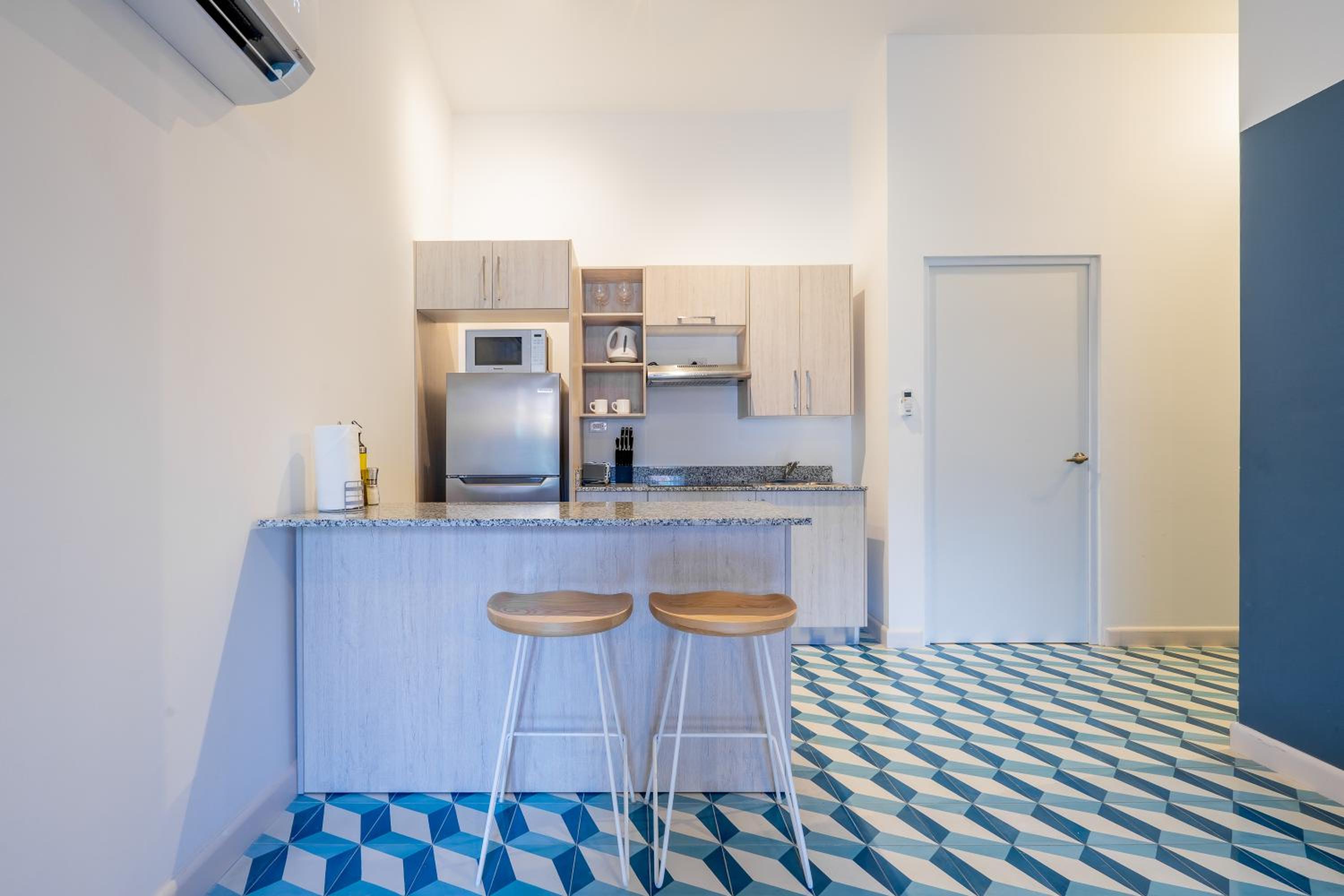 Outstanding 1BR in Santa Ana