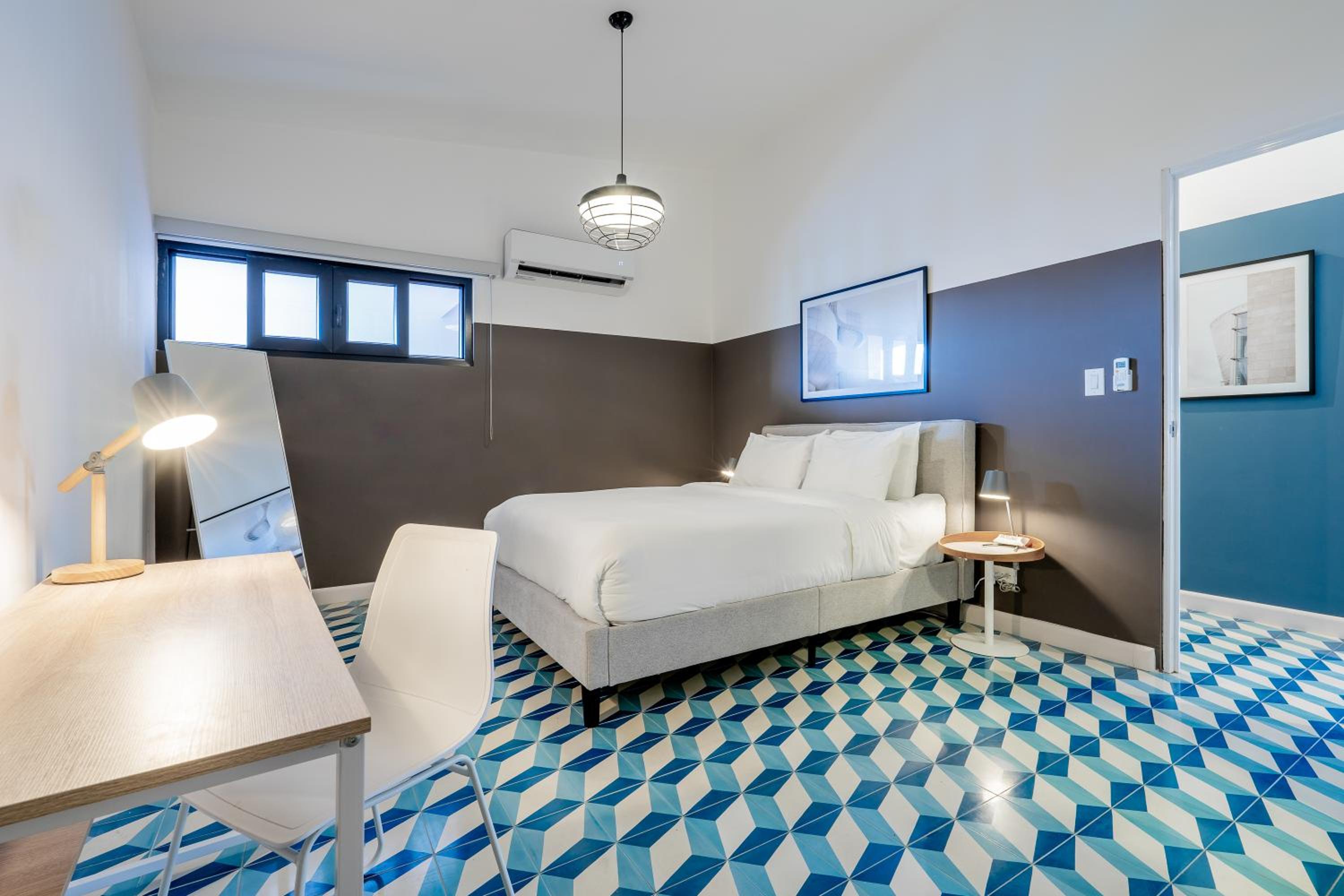 Outstanding 1BR in Santa Ana