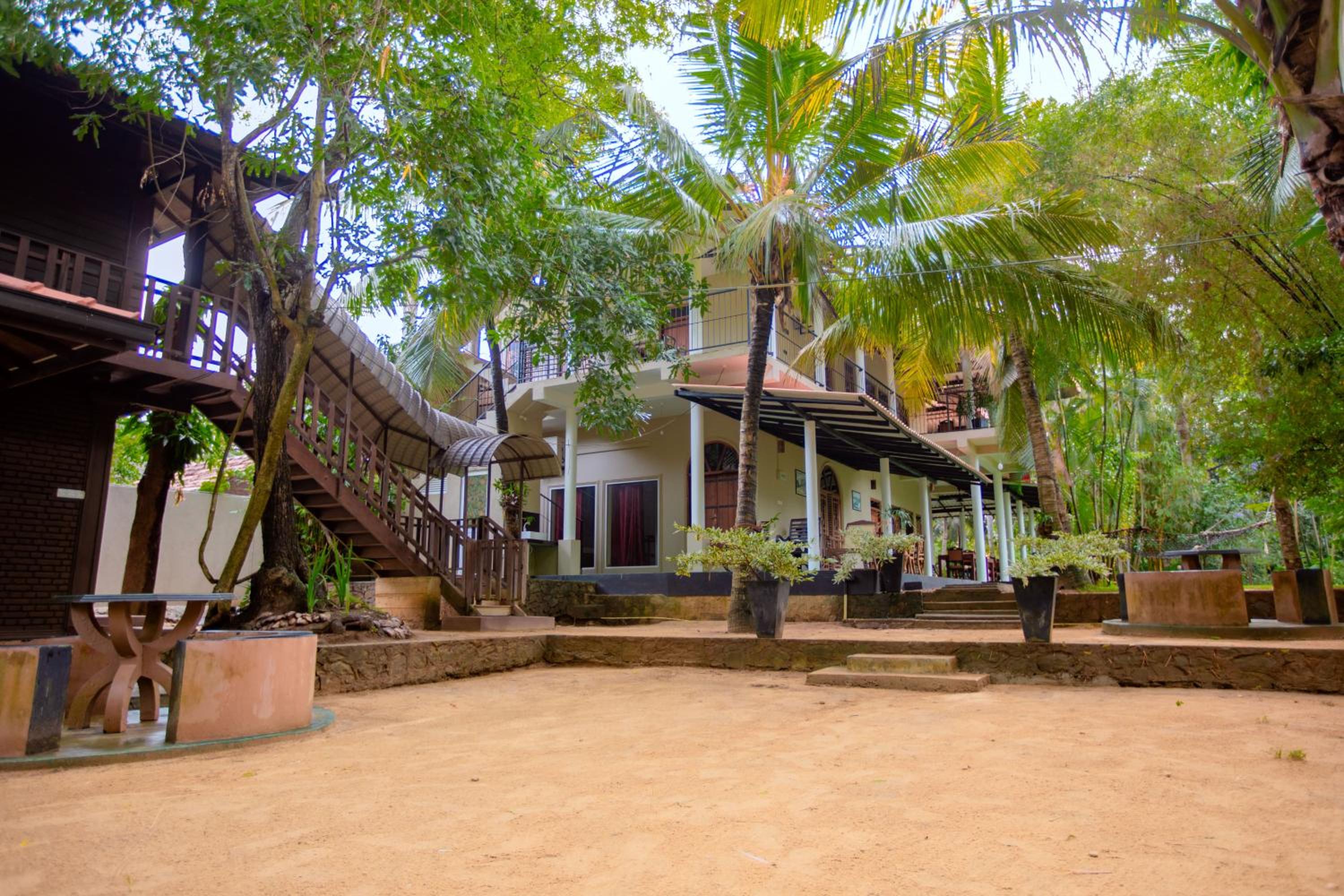 Yala River Face Inn