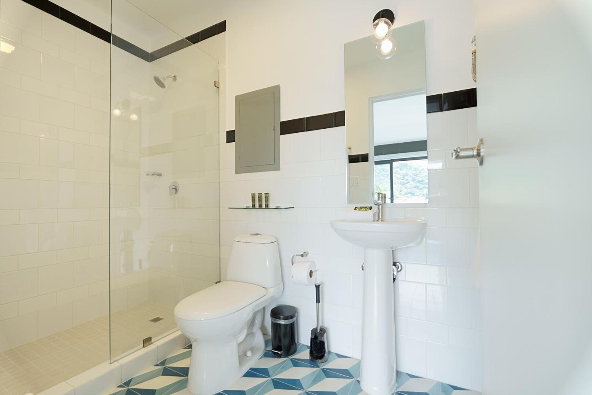 Outstanding 1BR in Santa Ana