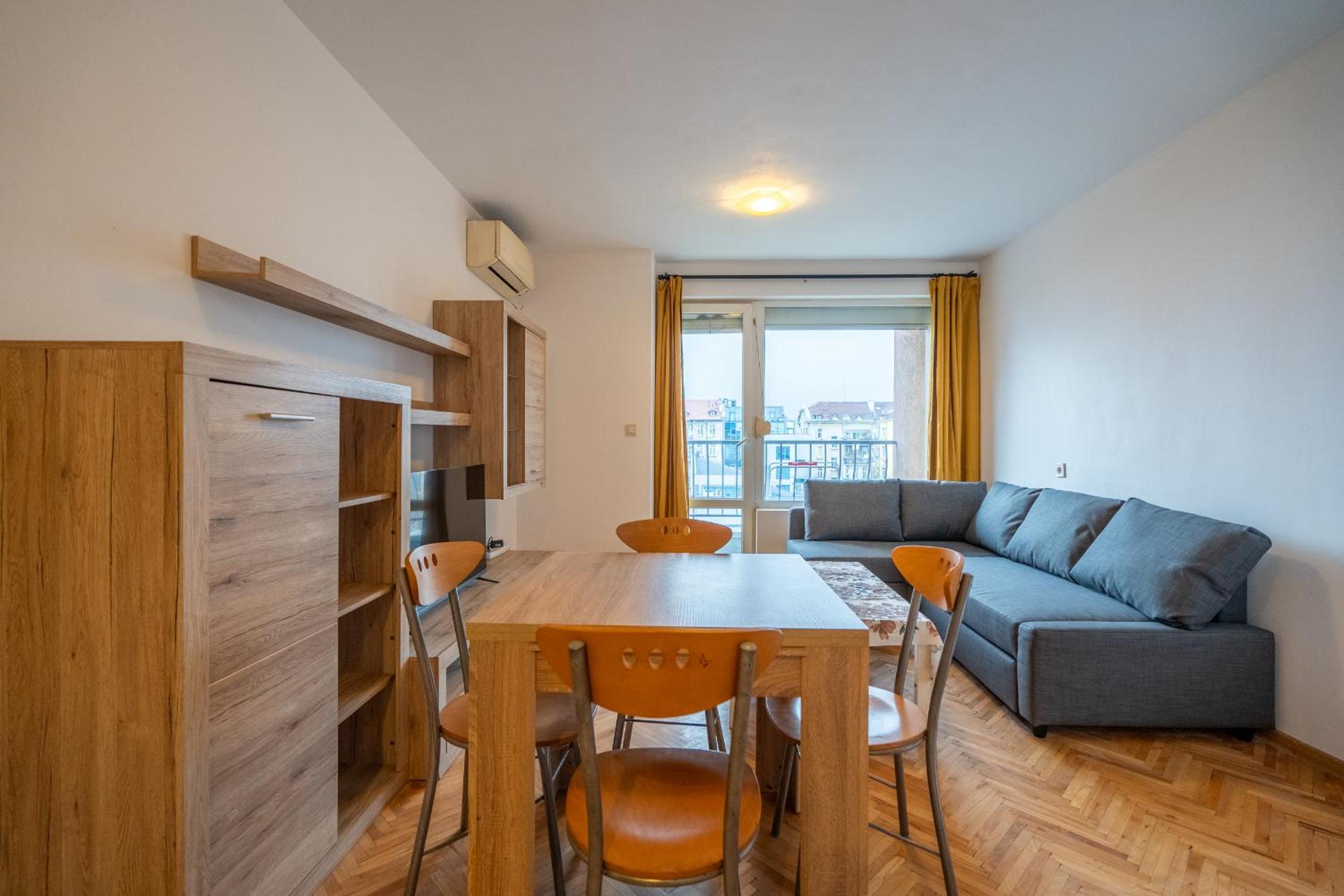 Central 1BDR Private parking
