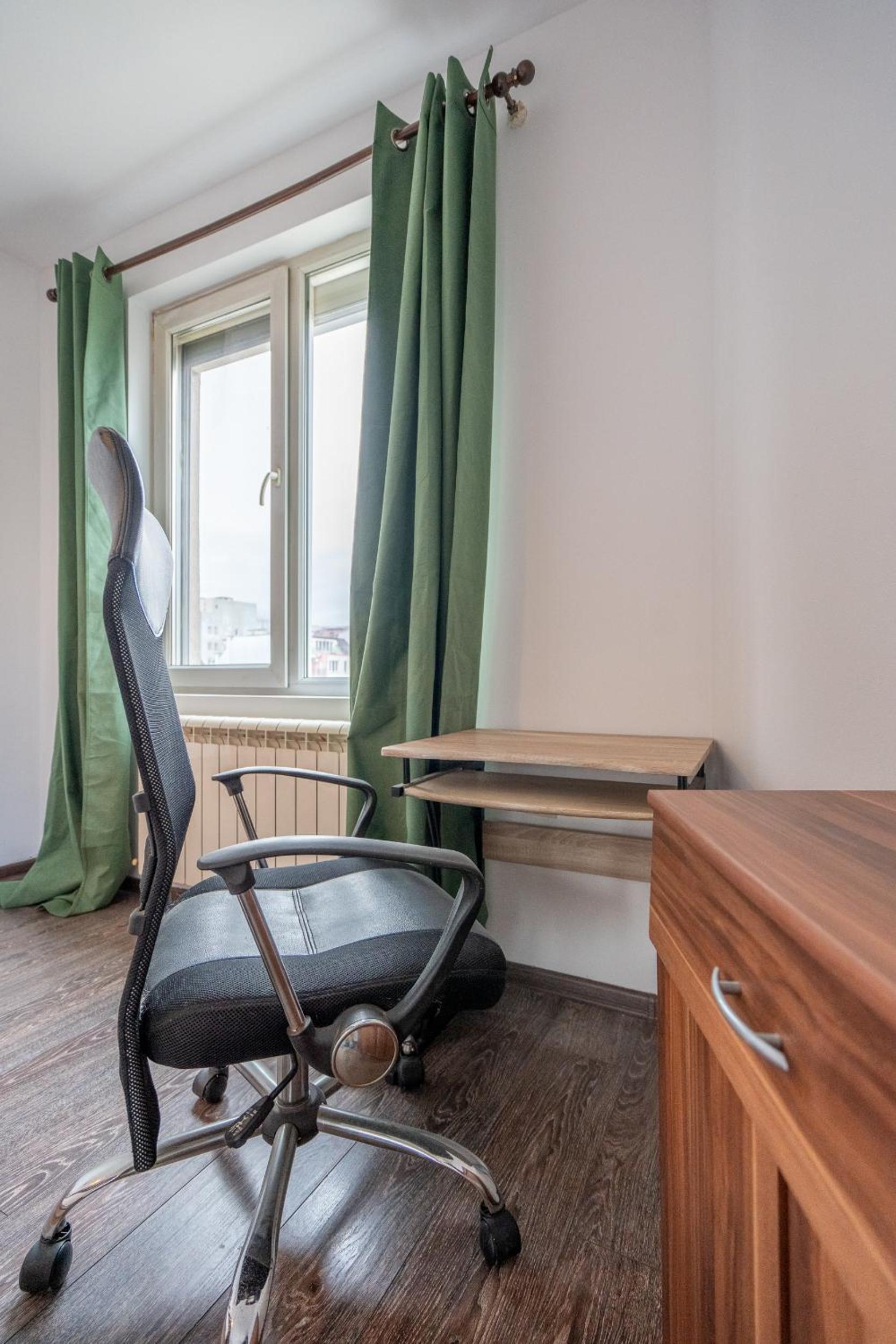 Central 1BDR Private parking