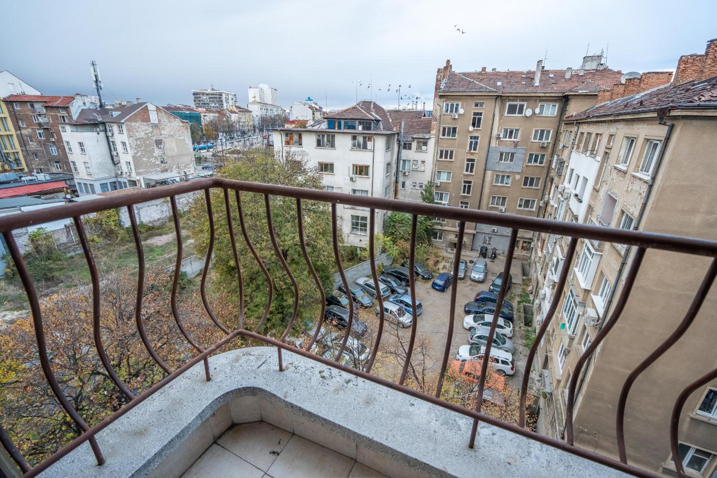 Central 1BDR Private parking