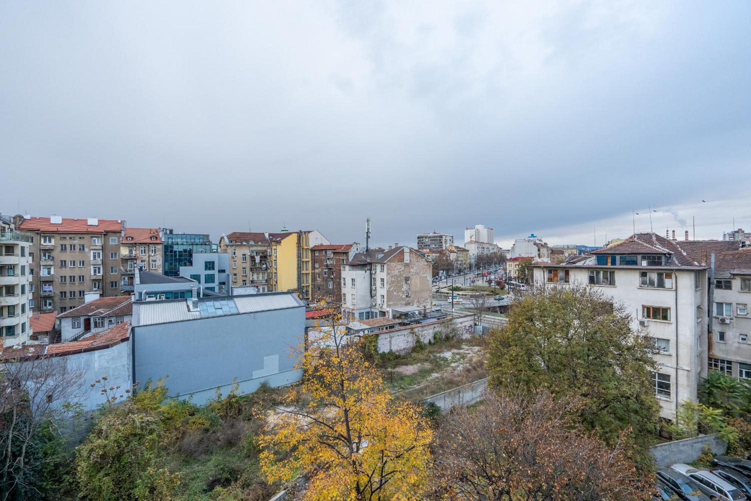 Central 1BDR Private parking