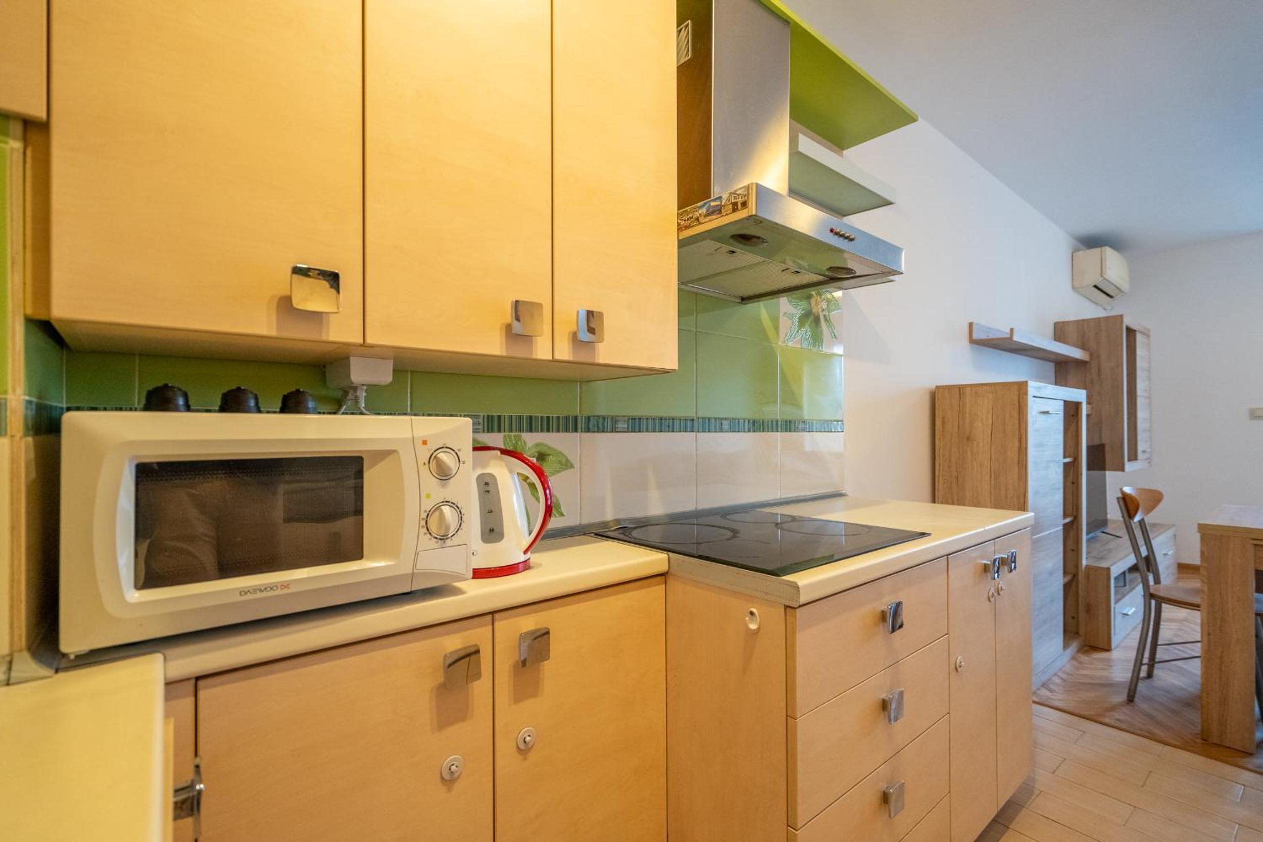 Central 1BDR Private parking
