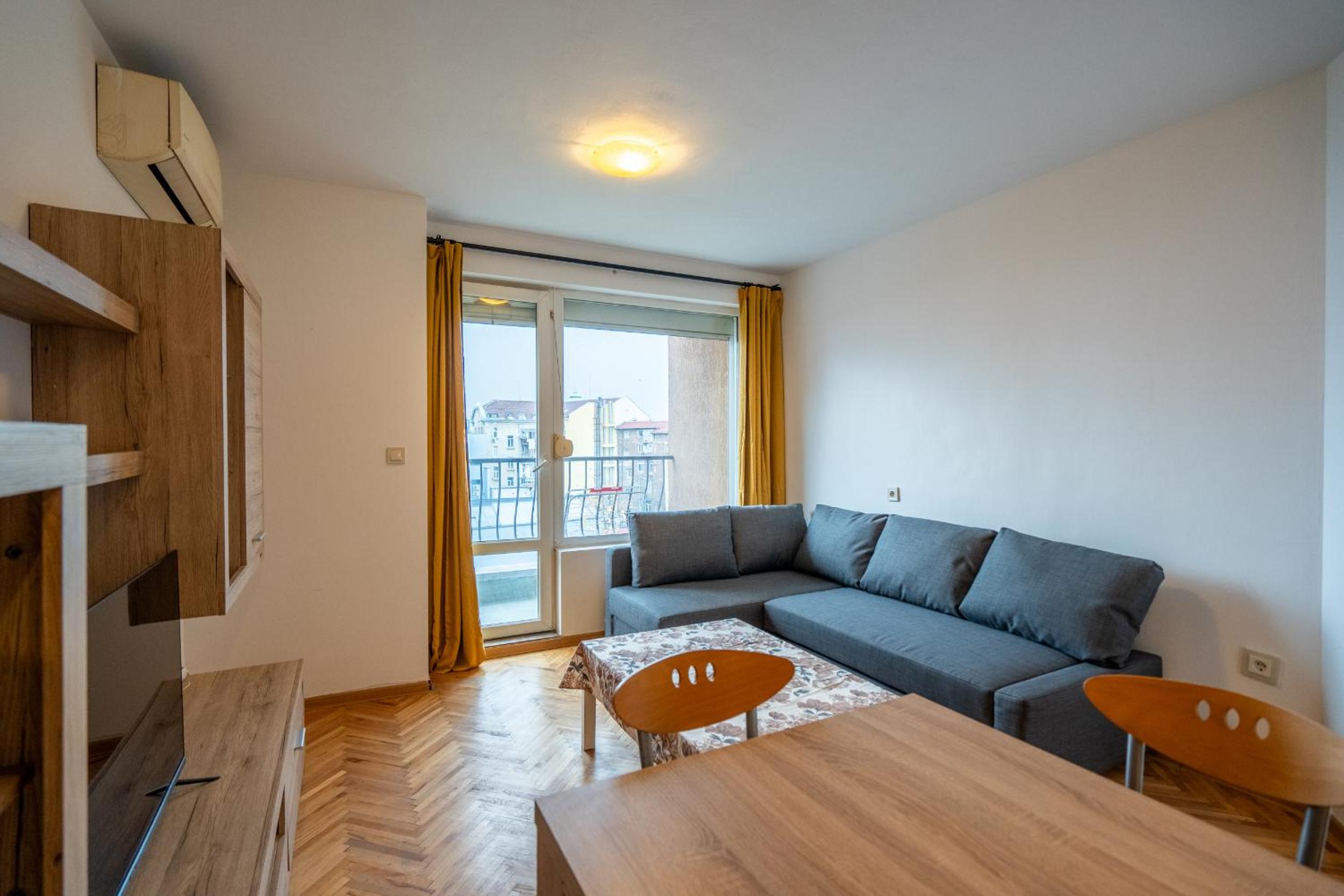 Central 1BDR Private parking