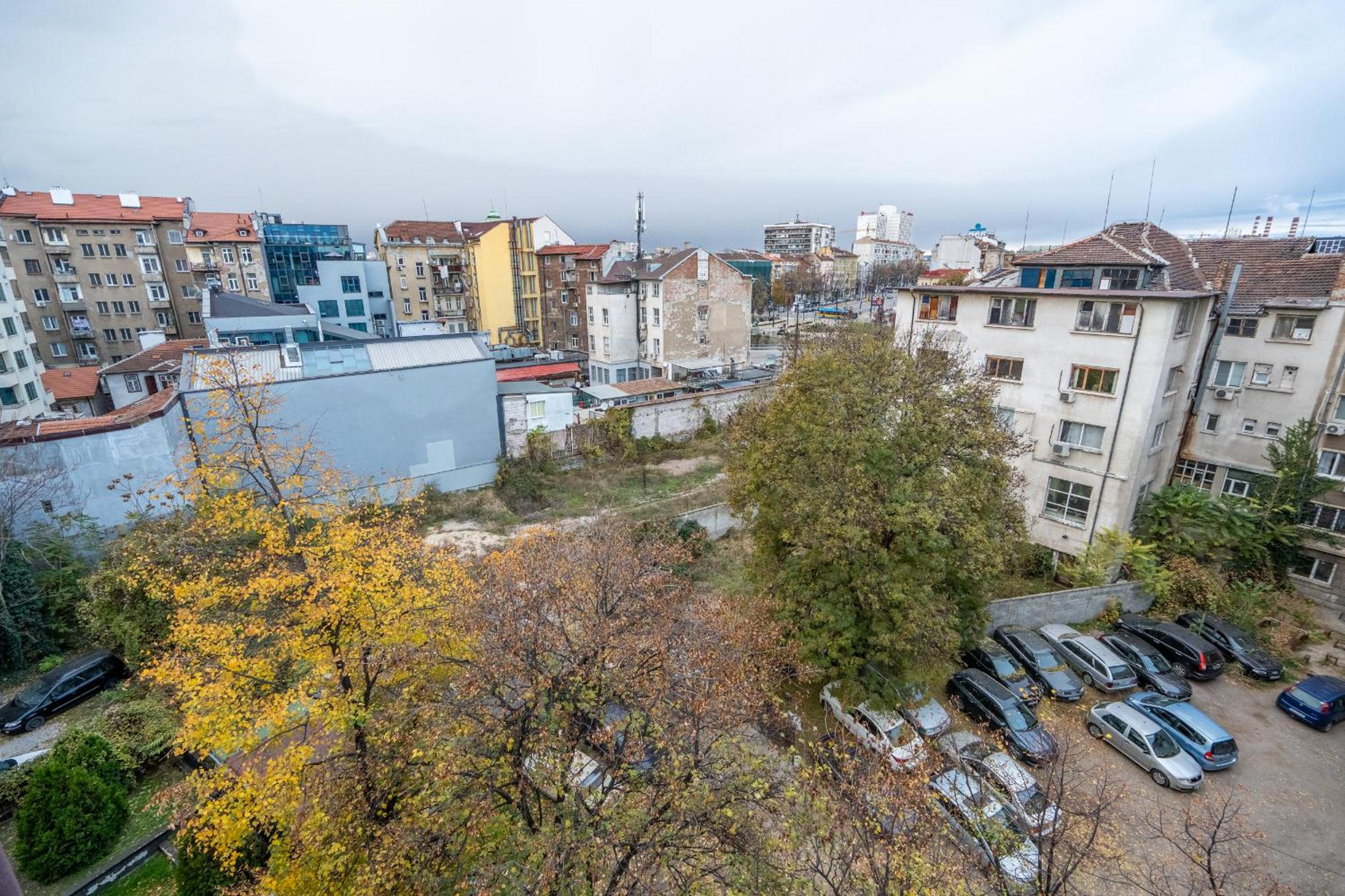 Central 1BDR Private parking