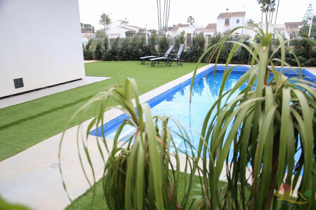 Villa Blanca, 6p, detached, private pool and parking view 3