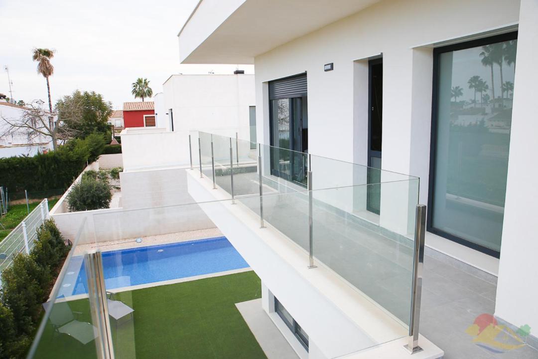 Villa Blanca, 6p, detached, private pool and parking view 5