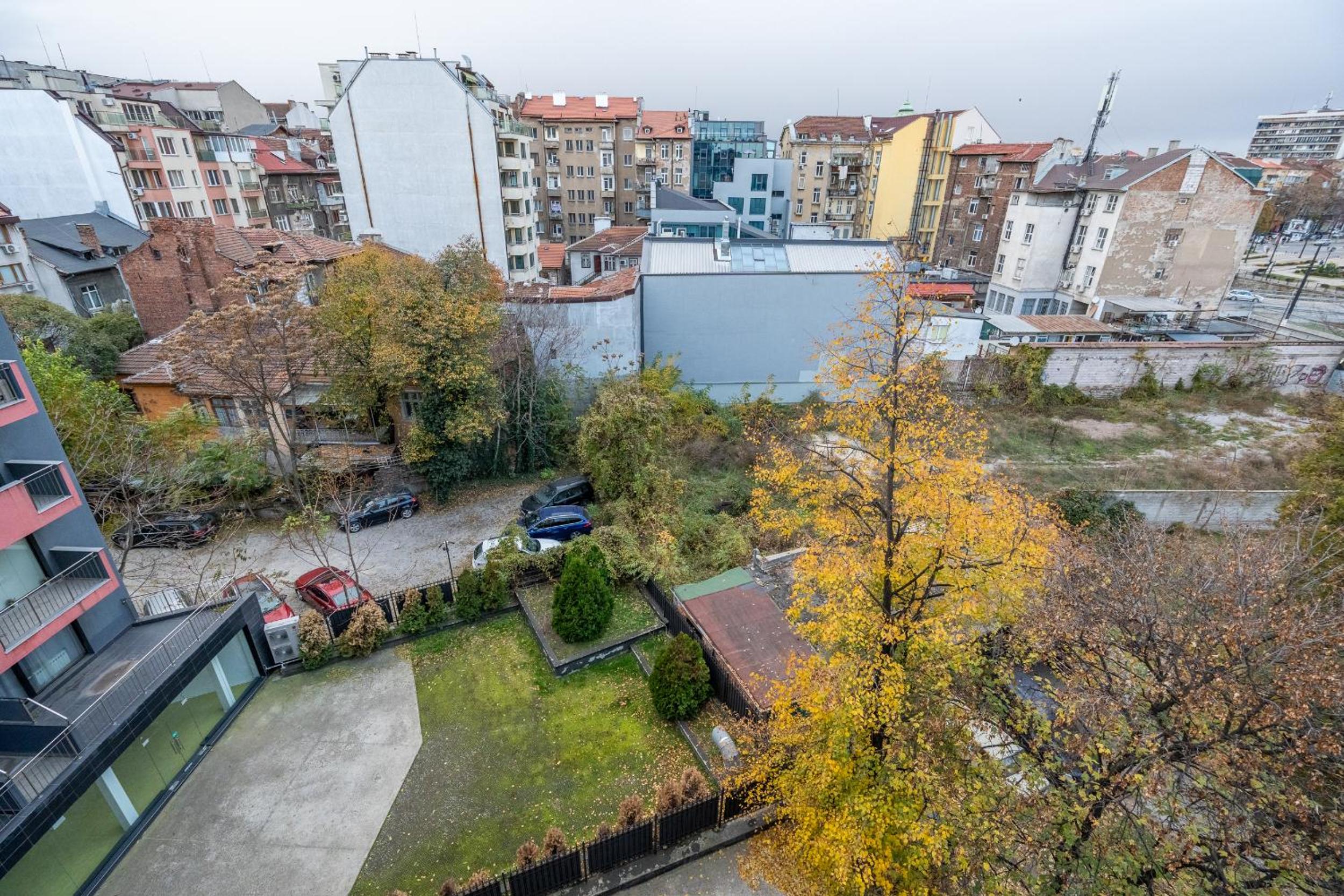 Central 1BDR Private parking