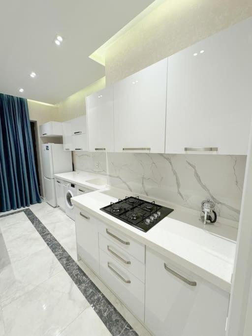 Luxury Serenity - 16th Floor Apt in City Center