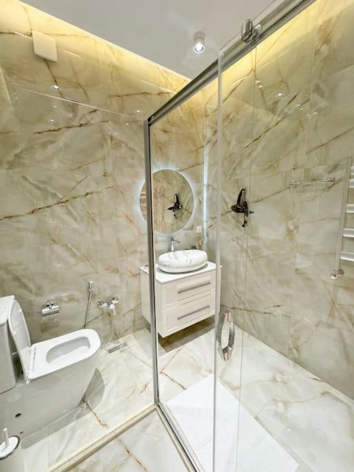 Luxury Serenity - 16th Floor Apt in City Center