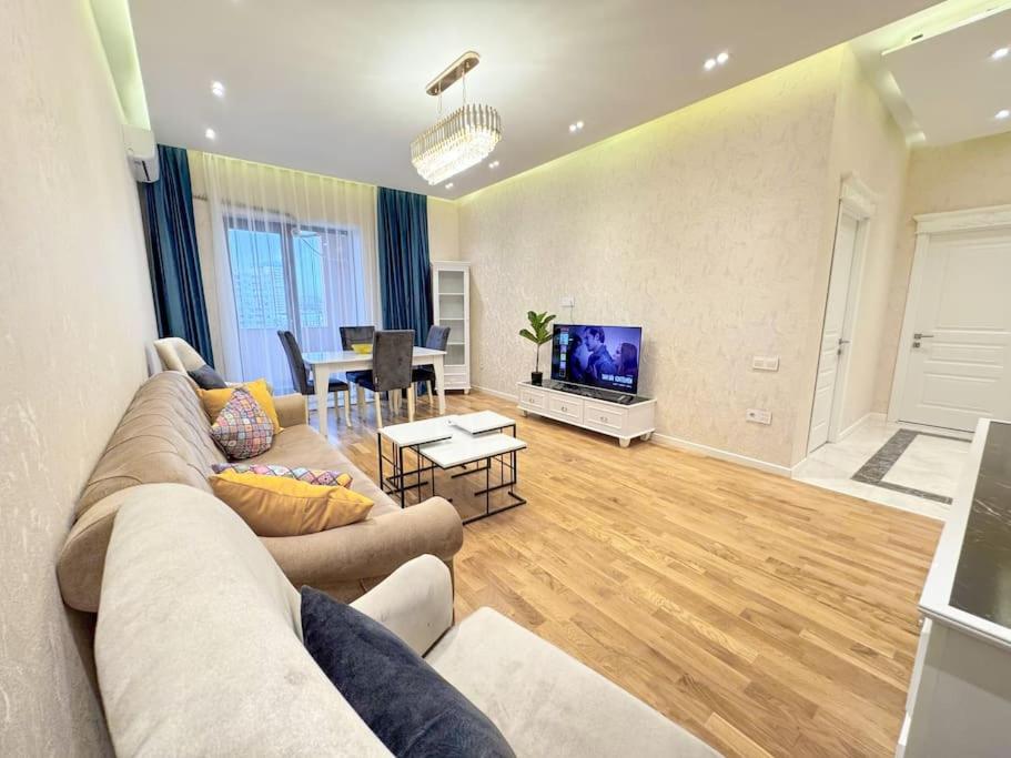 Luxury Serenity - 16th Floor Apt in City Center