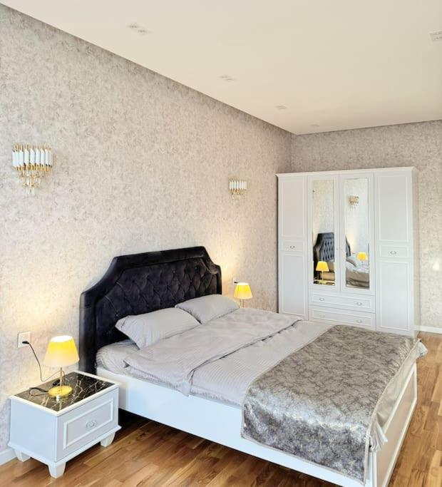Luxury Serenity - 16th Floor Apt in City Center