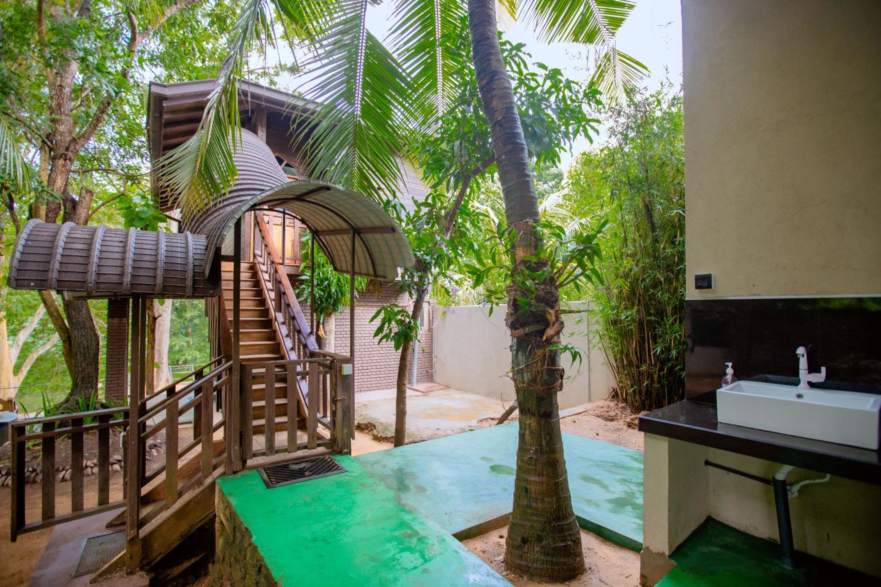Yala River Face Inn