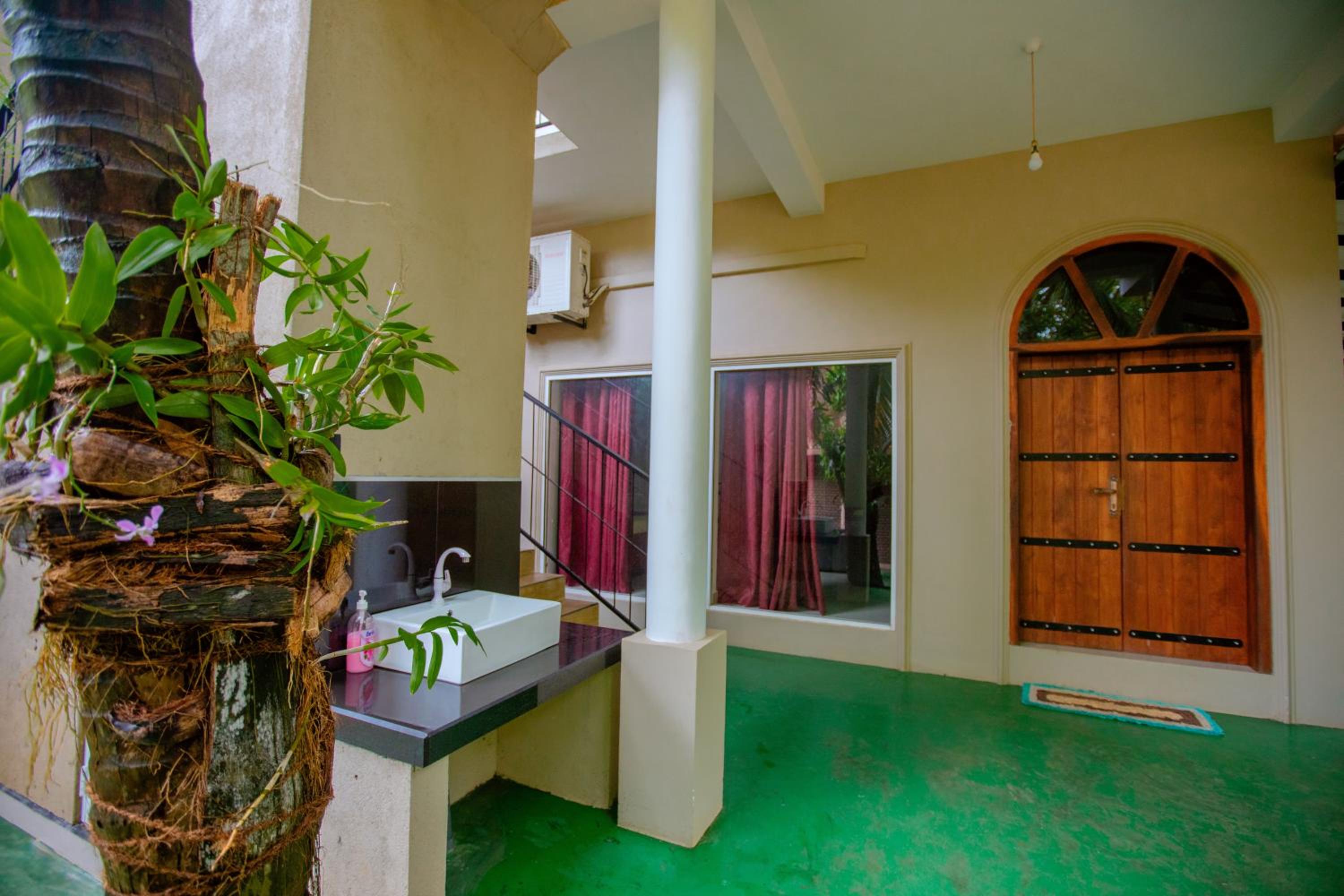 Yala River Face Inn