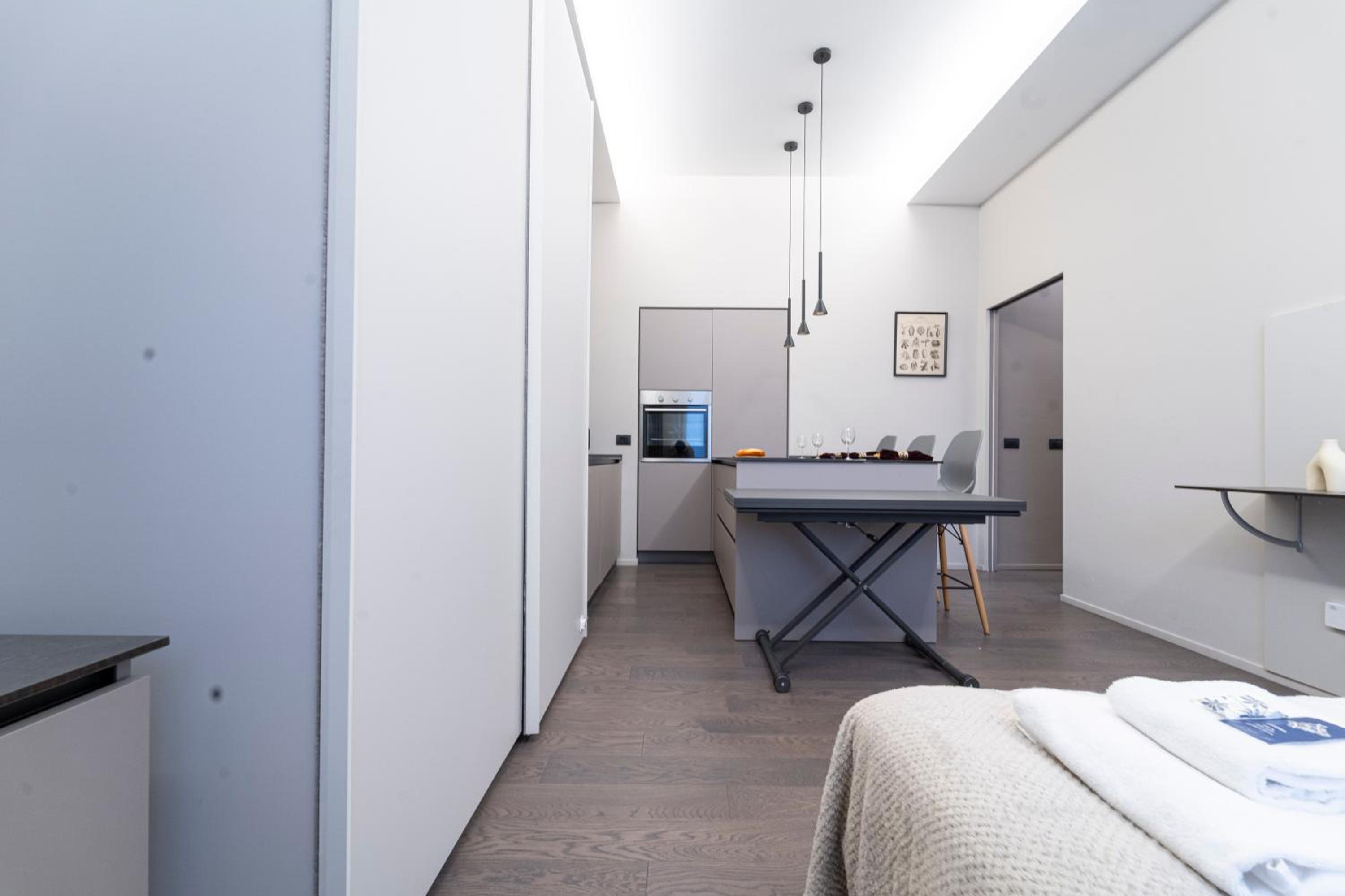 Designed apartment in Milan center Gae Aulenti area with AC, WiFi and Subway airport connected steps from Central Station