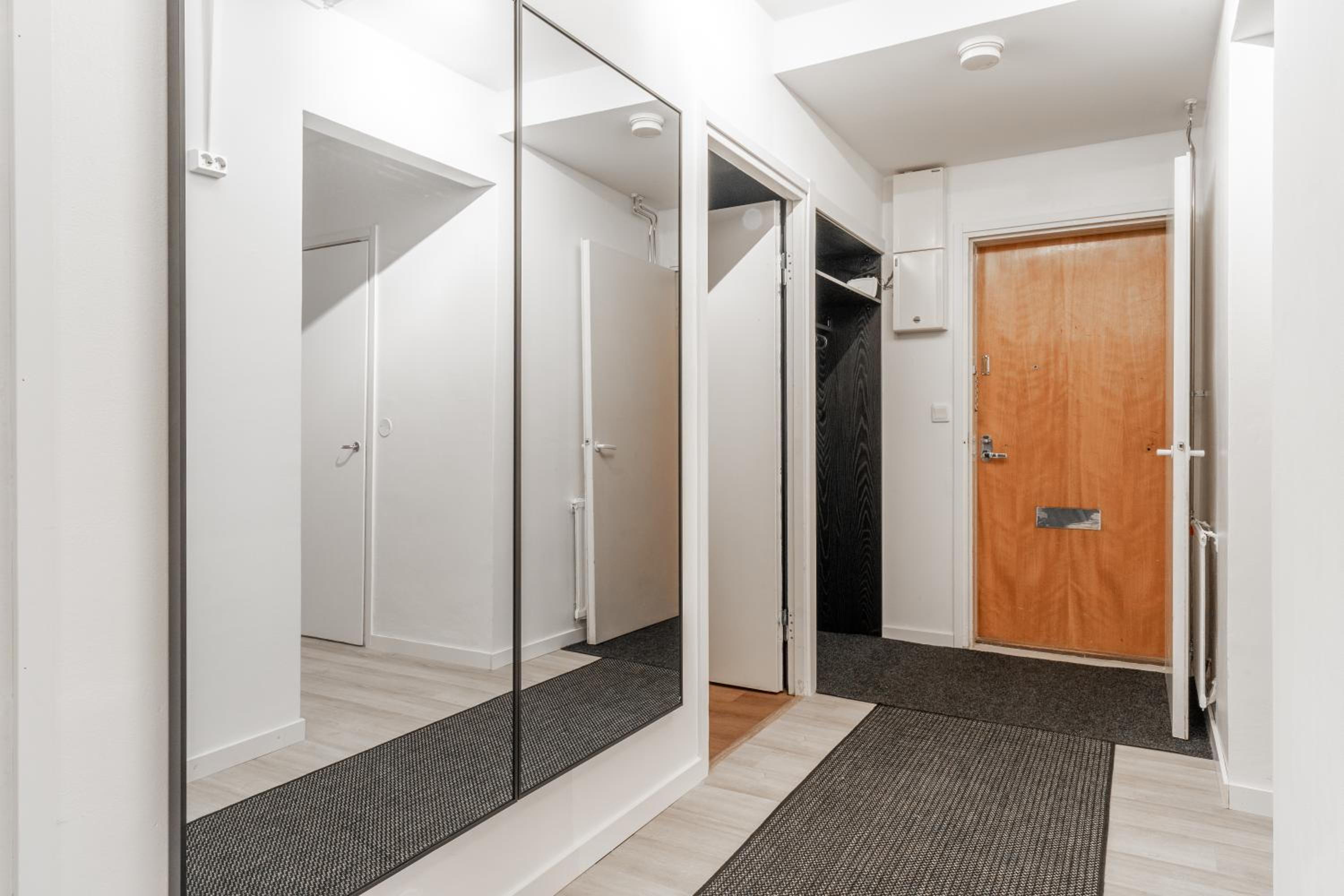 CityCenter Family apartment, three bedrooms up to 8 people, free parking and Wifi