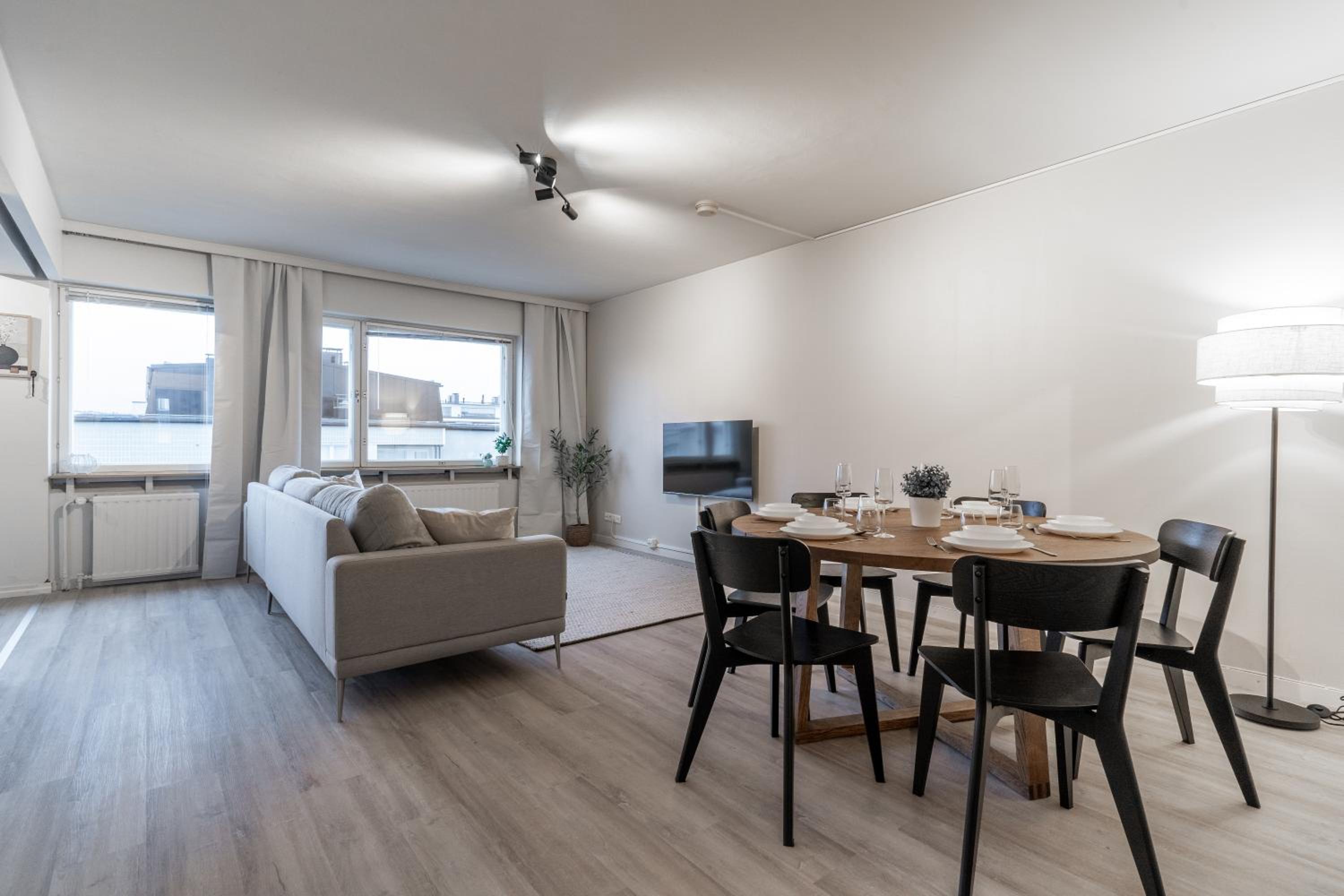 CityCenter Family apartment, three bedrooms up to 8 people, free parking and Wifi