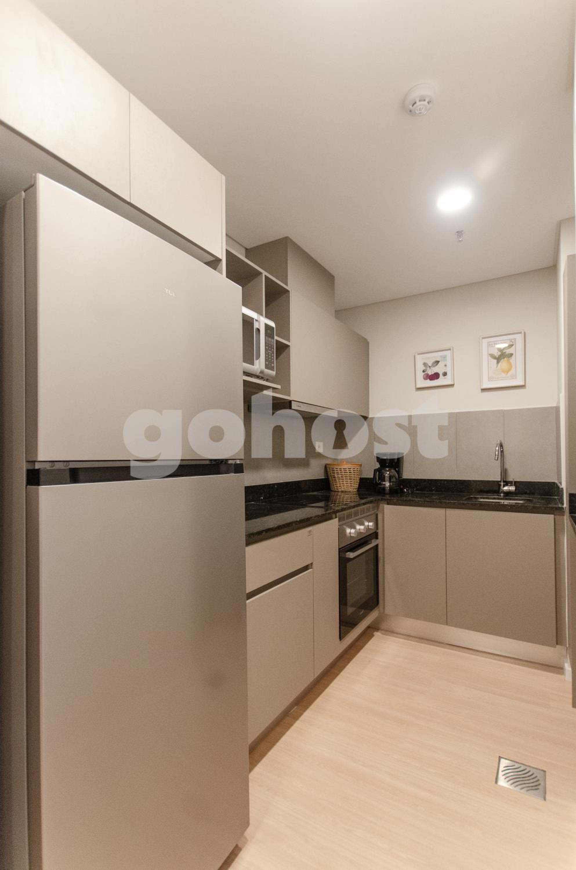 Elegant 1 bed apt near Paseo La Galeria view 2