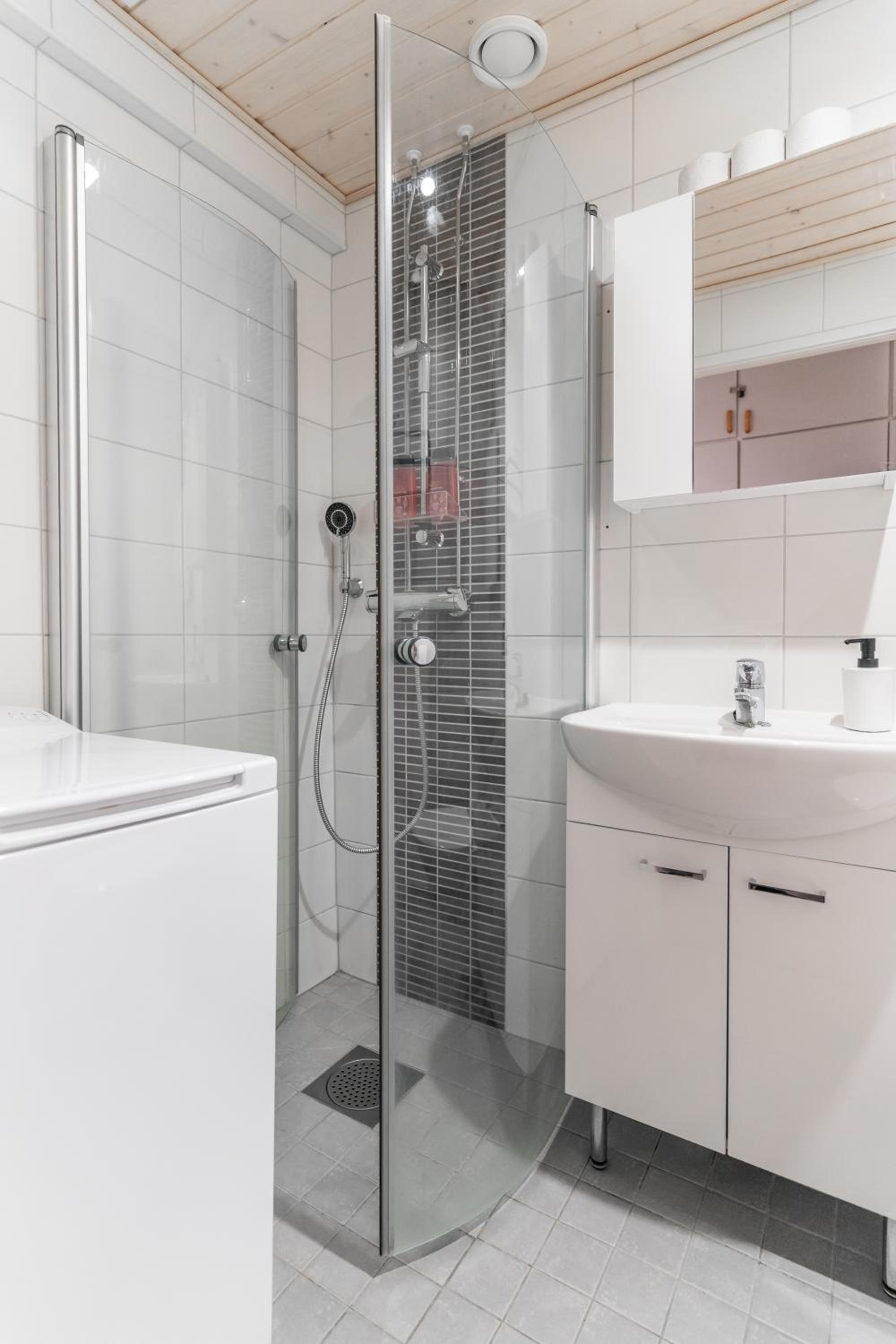 CityCenter Family apartment, three bedrooms up to 8 people, free parking and Wifi