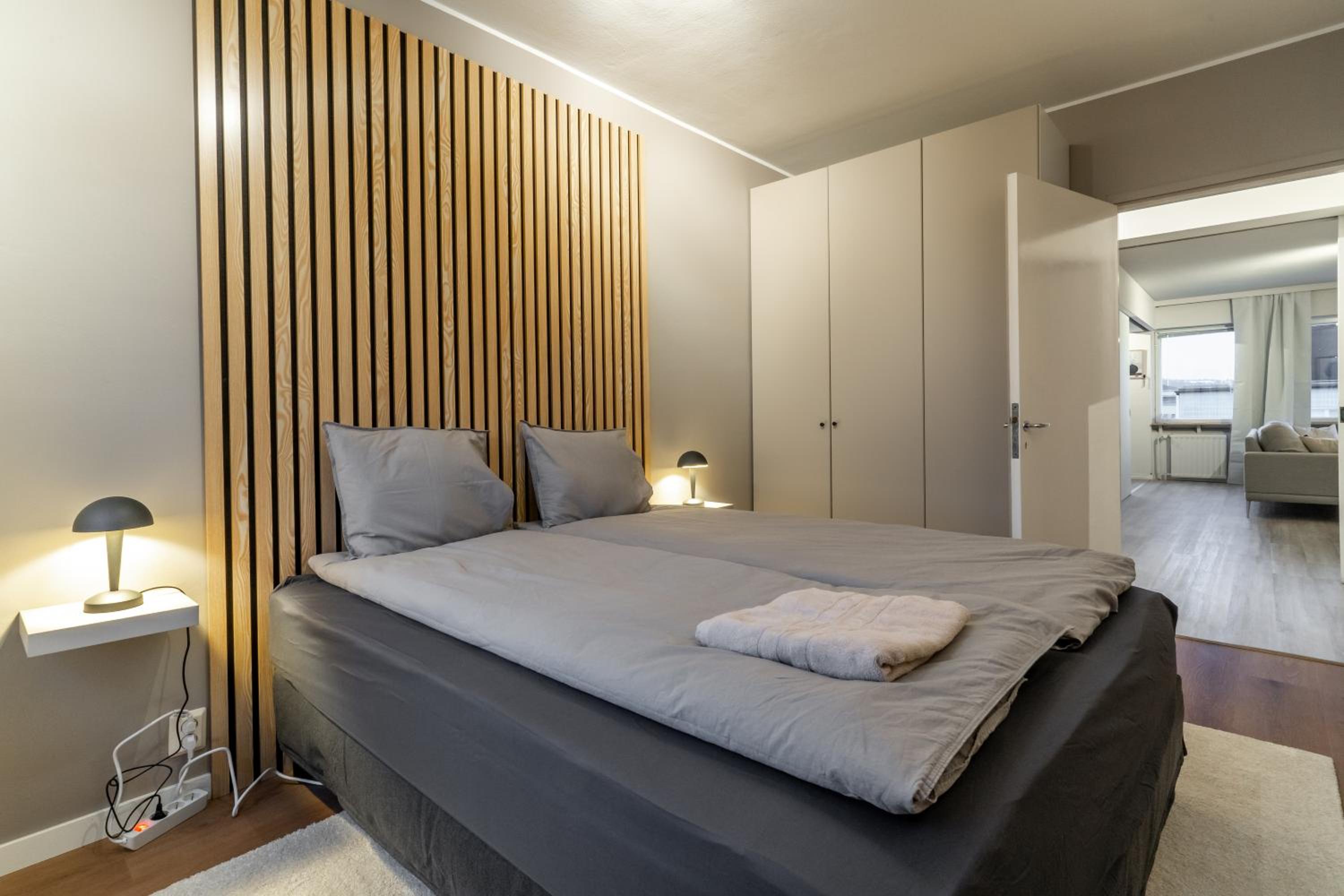 CityCenter Family apartment, three bedrooms up to 8 people, free parking and Wifi