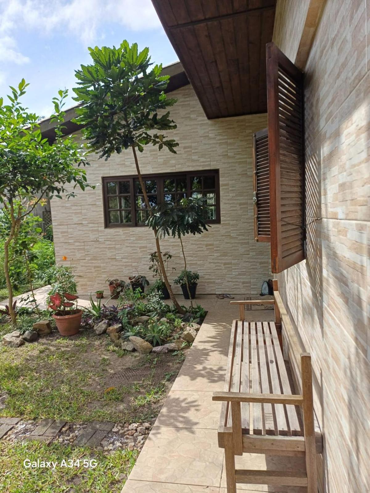 Suite ampla e confortável em Sobrado familiar no Rio Vermelho, próximo ao parque RV e acesso a lagoa