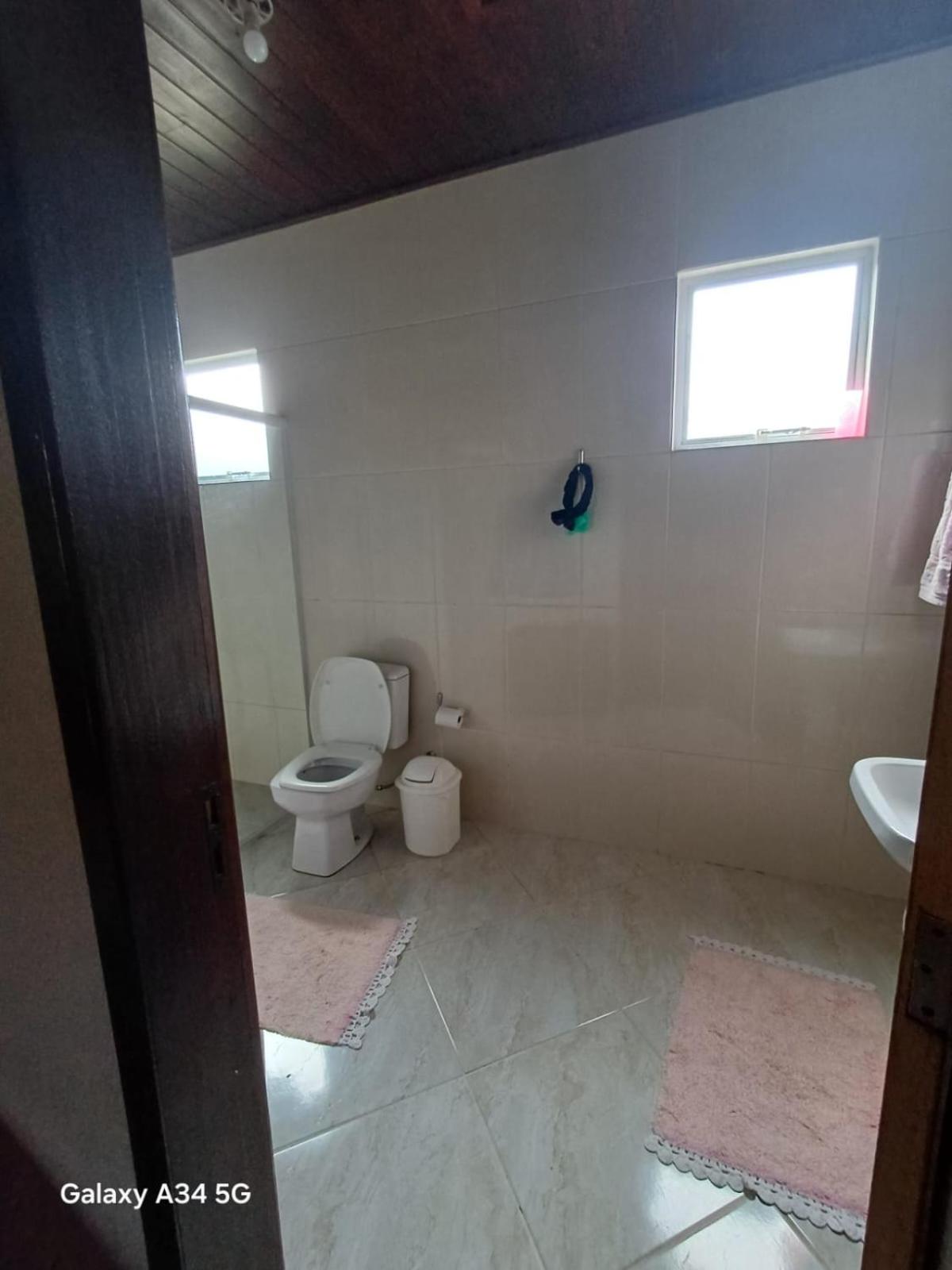 Suite ampla e confortável em Sobrado familiar no Rio Vermelho, próximo ao parque RV e acesso a lagoa