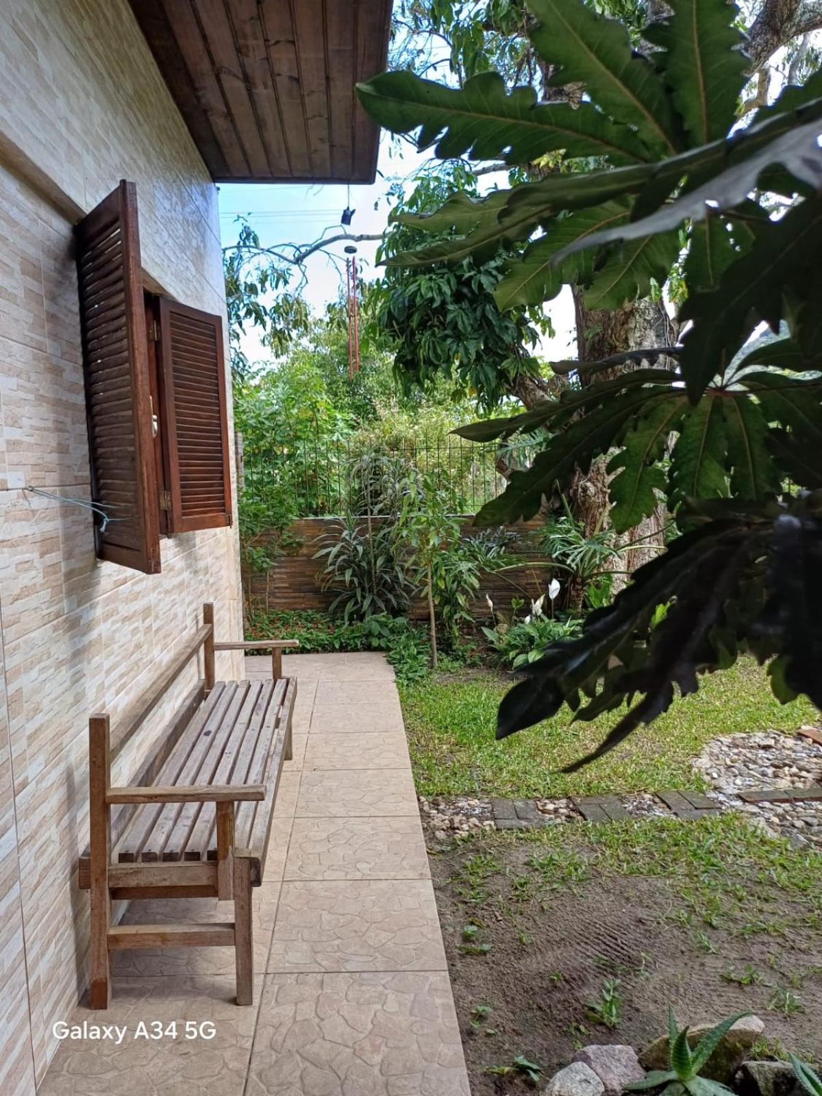 Suite ampla e confortável em Sobrado familiar no Rio Vermelho, próximo ao parque RV e acesso a lagoa