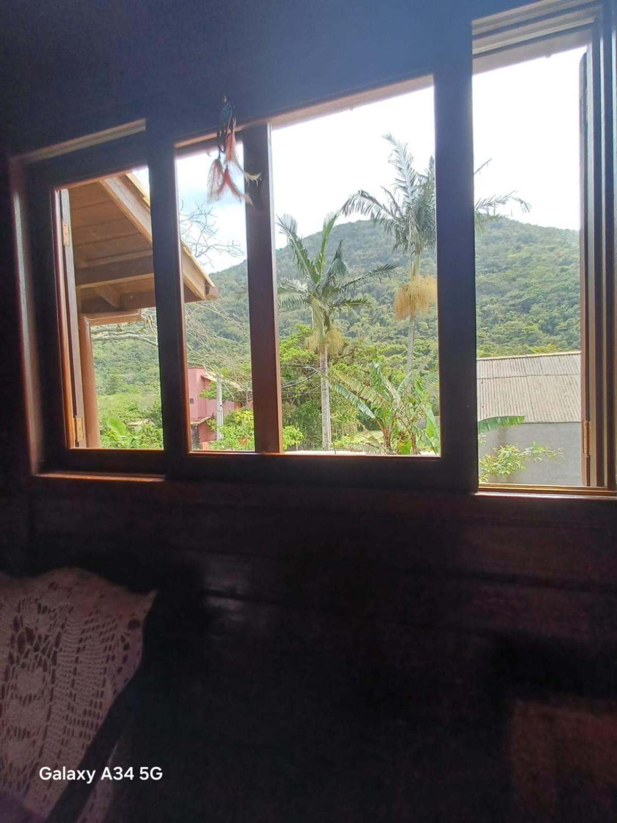 Suite ampla e confortável em Sobrado familiar no Rio Vermelho, próximo ao parque RV e acesso a lagoa
