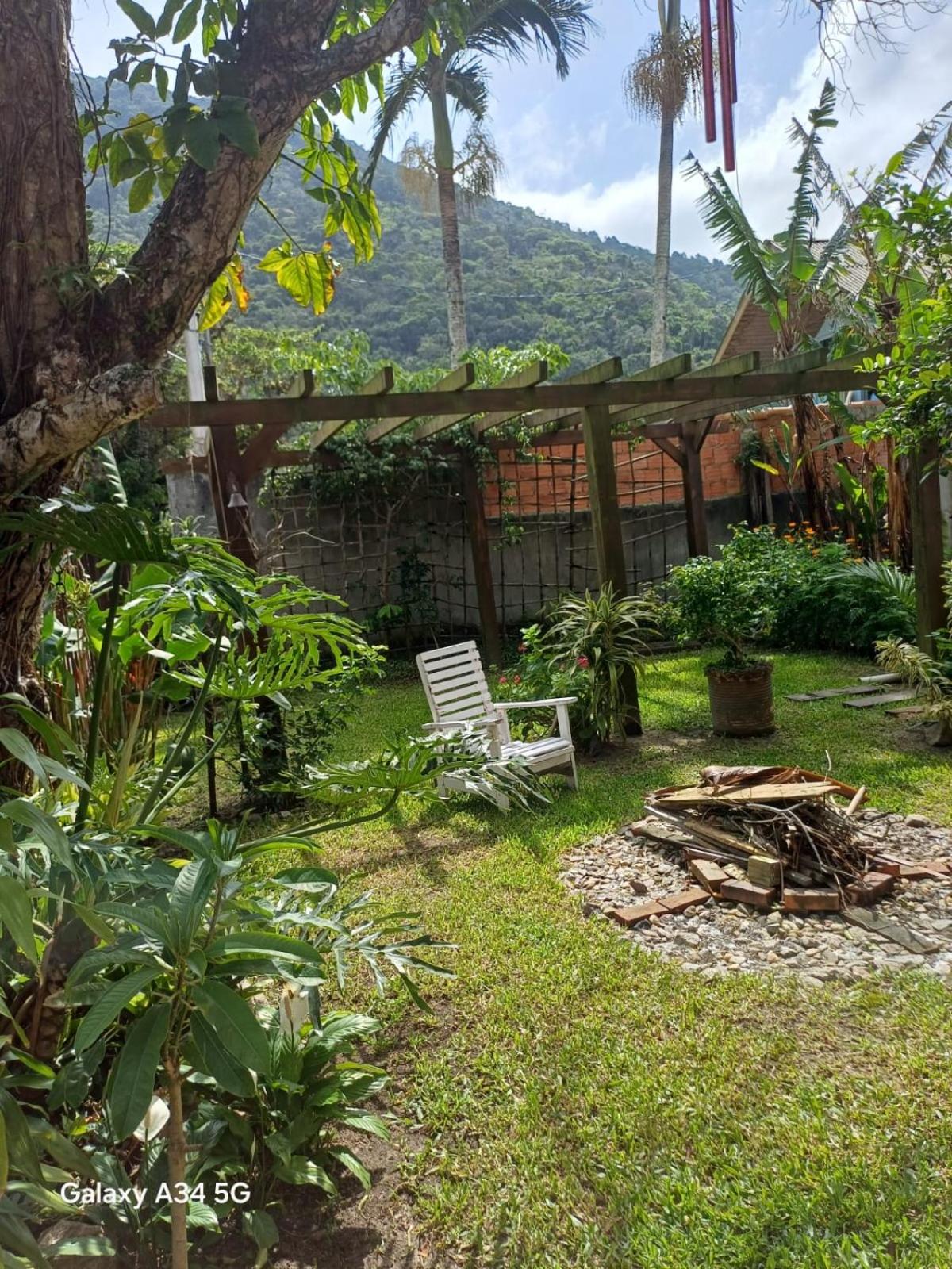 Suite ampla e confortável em Sobrado familiar no Rio Vermelho, próximo ao parque RV e acesso a lagoa