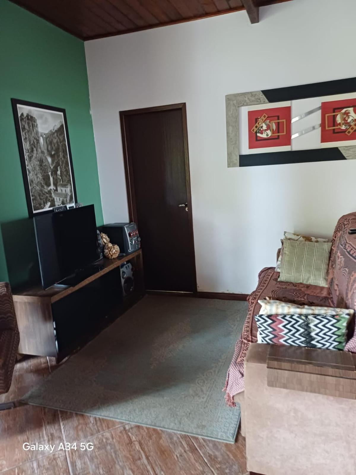 Suite ampla e confortável em Sobrado familiar no Rio Vermelho, próximo ao parque RV e acesso a lagoa