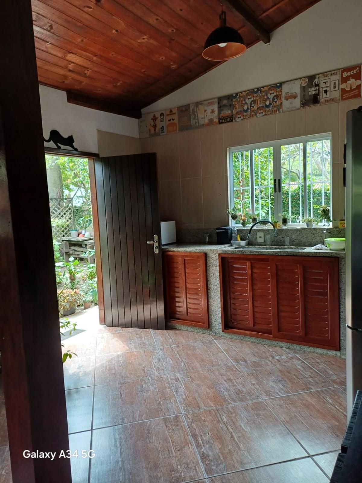 Suite ampla e confortável em Sobrado familiar no Rio Vermelho, próximo ao parque RV e acesso a lagoa