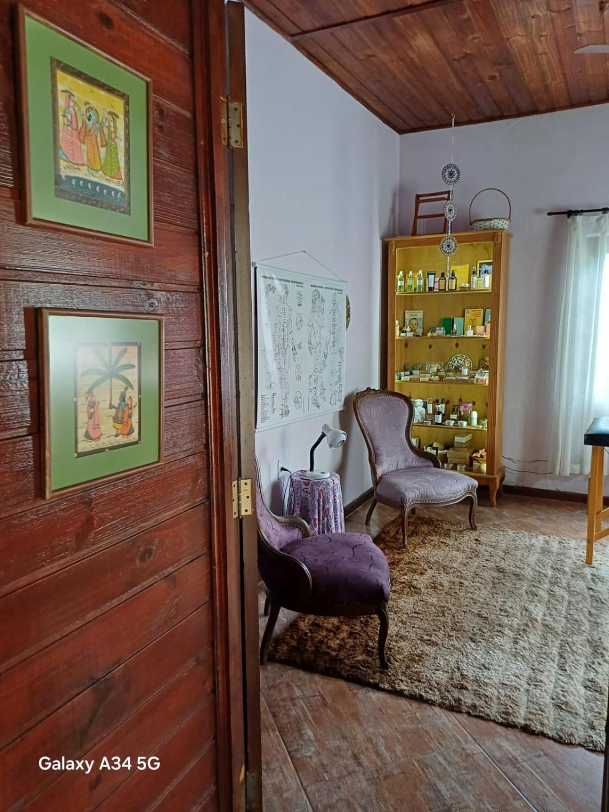 Suite ampla e confortável em Sobrado familiar no Rio Vermelho, próximo ao parque RV e acesso a lagoa