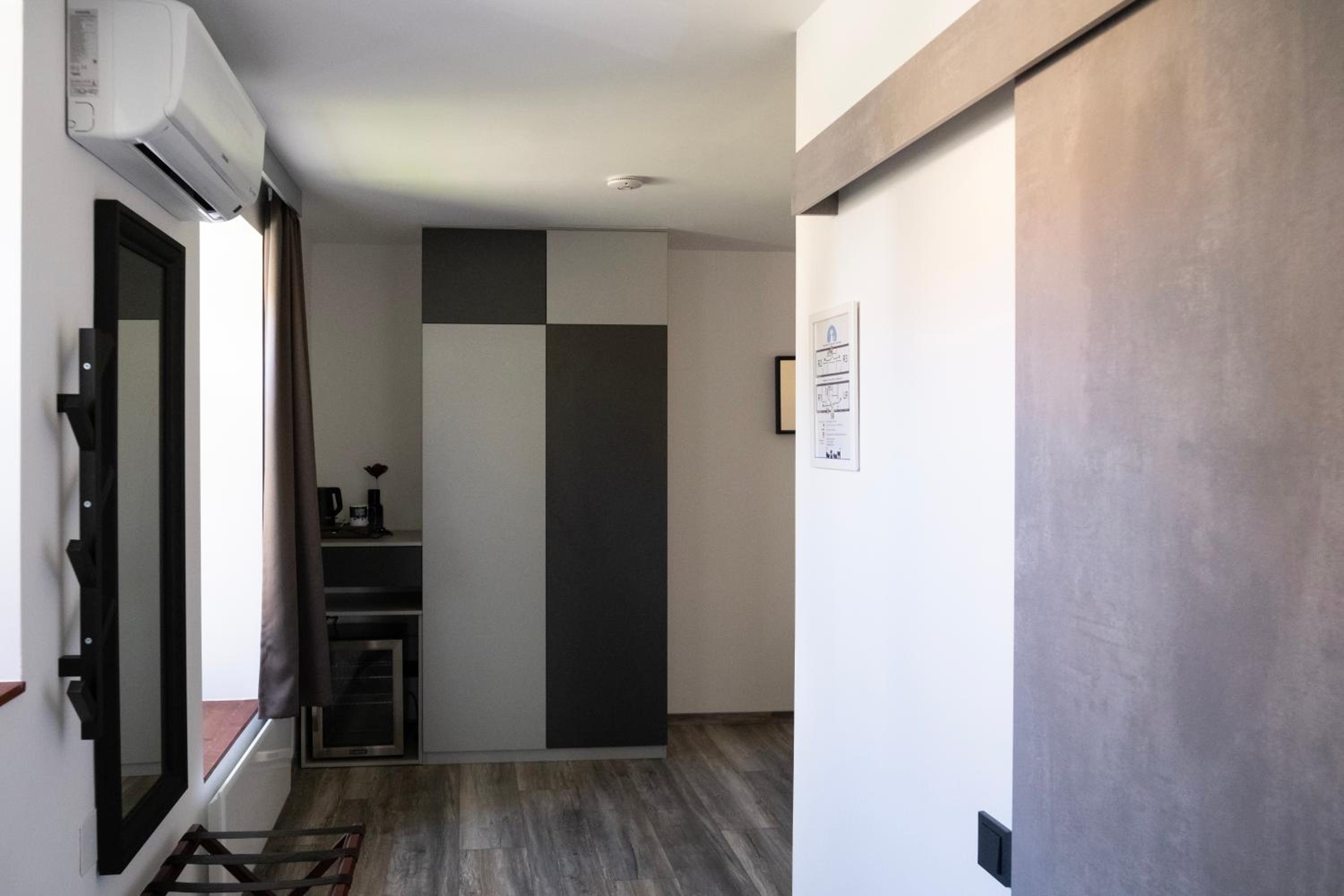4Catsshelter view 4
