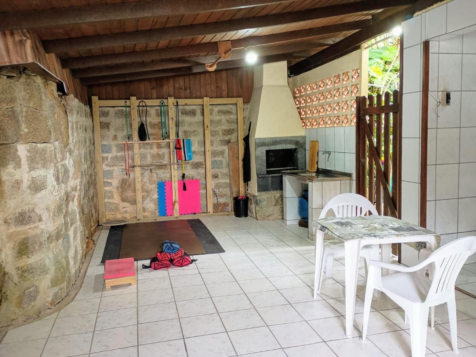 Casa 3 quartos com pôr do sol, vista 2 praias e natureza a 5min da praia da Lagoinha, Ponta das Canas