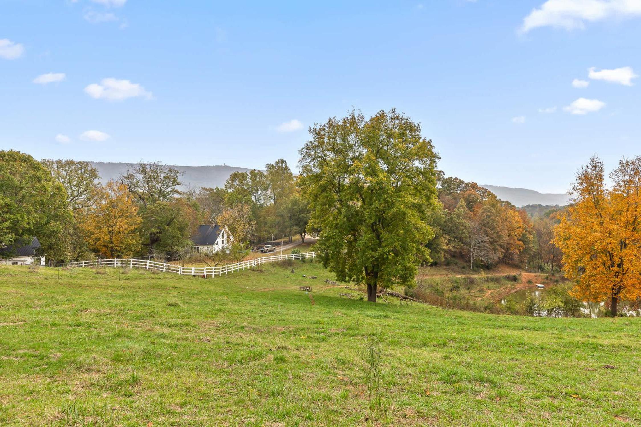 15 Mins to Chattanooga - Peaceful Farm Pool House view 4