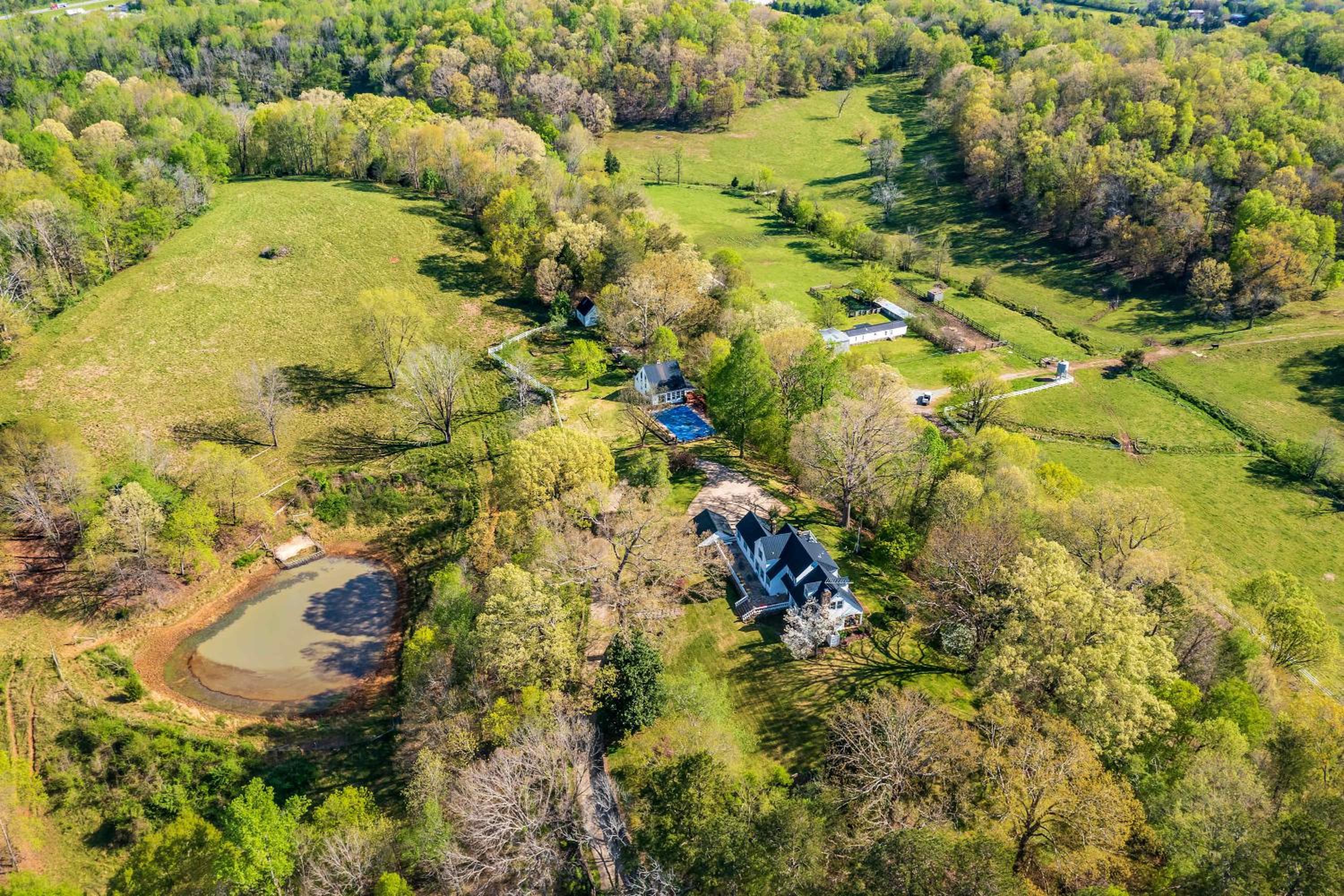 15 Mins to Chattanooga - Peaceful Farm Pool House view 2