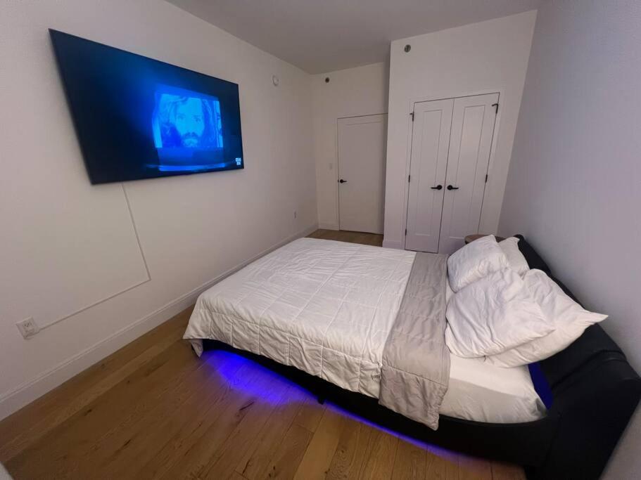 Beautiful 1 Bedroom Condo view 2
