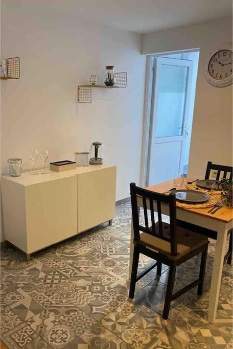 Superbe appartement full équipé avec une cour extérieur