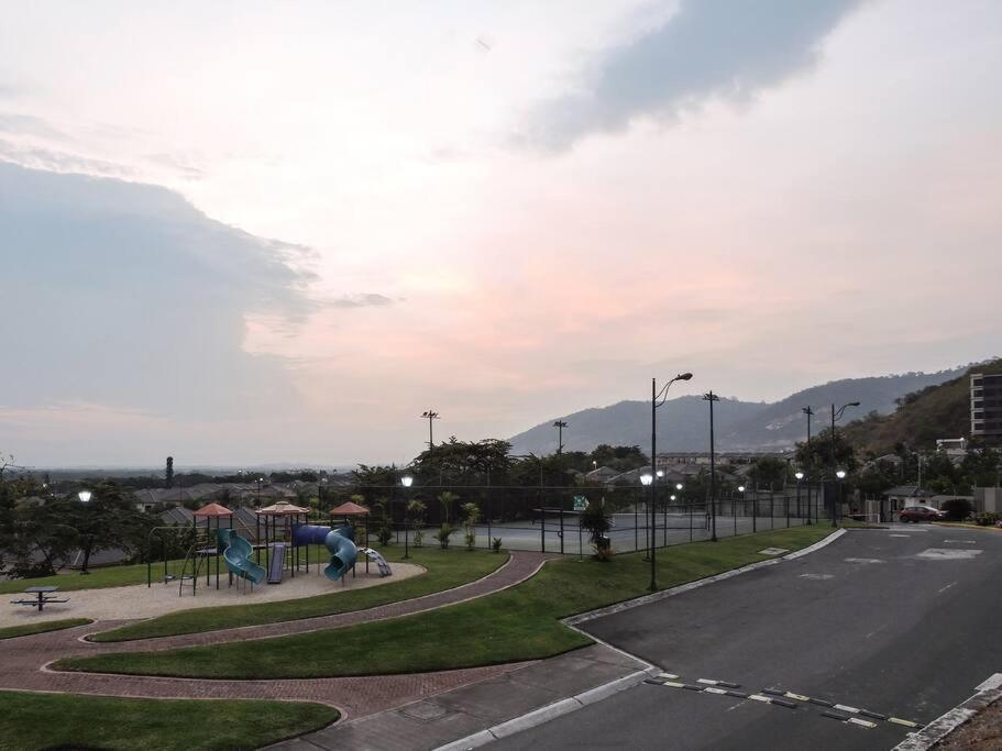 Departamento en Guayaquil con balcón y espectacular vista