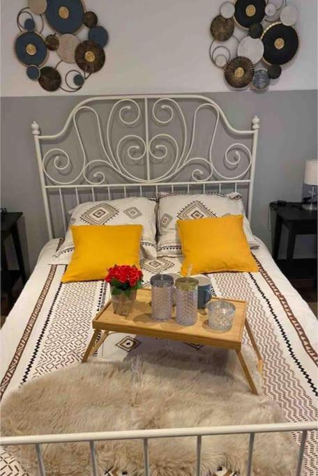 Superbe appartement full équipé avec une cour extérieur