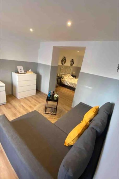 Superbe appartement full équipé avec une cour extérieur
