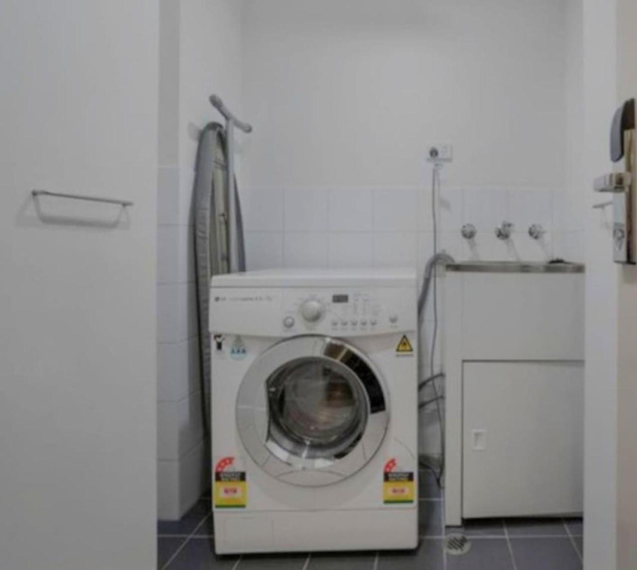Affordable & Cozy CBD getaway with Free wine!!
