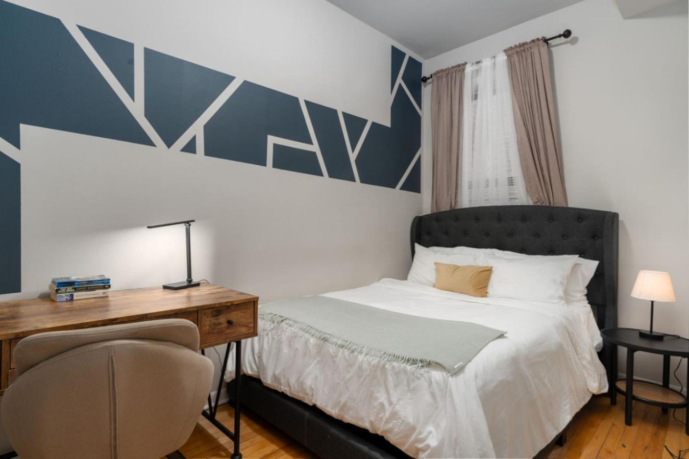 Flexhome Ukrainian Village 2BR D4 view 2